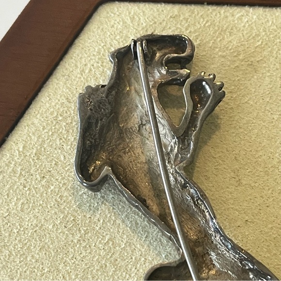 Pewter Climbing Tiger Brooch - Picture 9 of 10